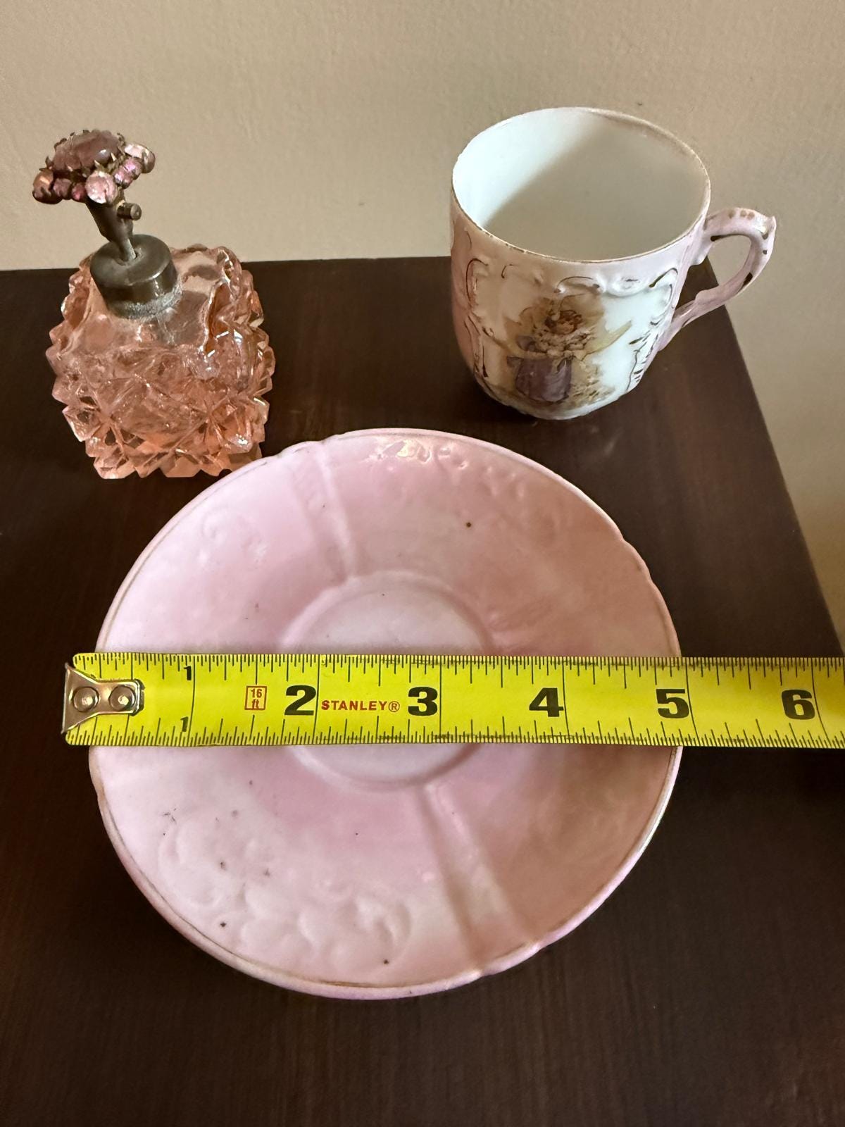 Antique Cup & Saucer Pink Glass Matching Perfume Bottle Hand-Painted Figure Porcelain Romantic Shelf Display Collectible cup saucer Bottle