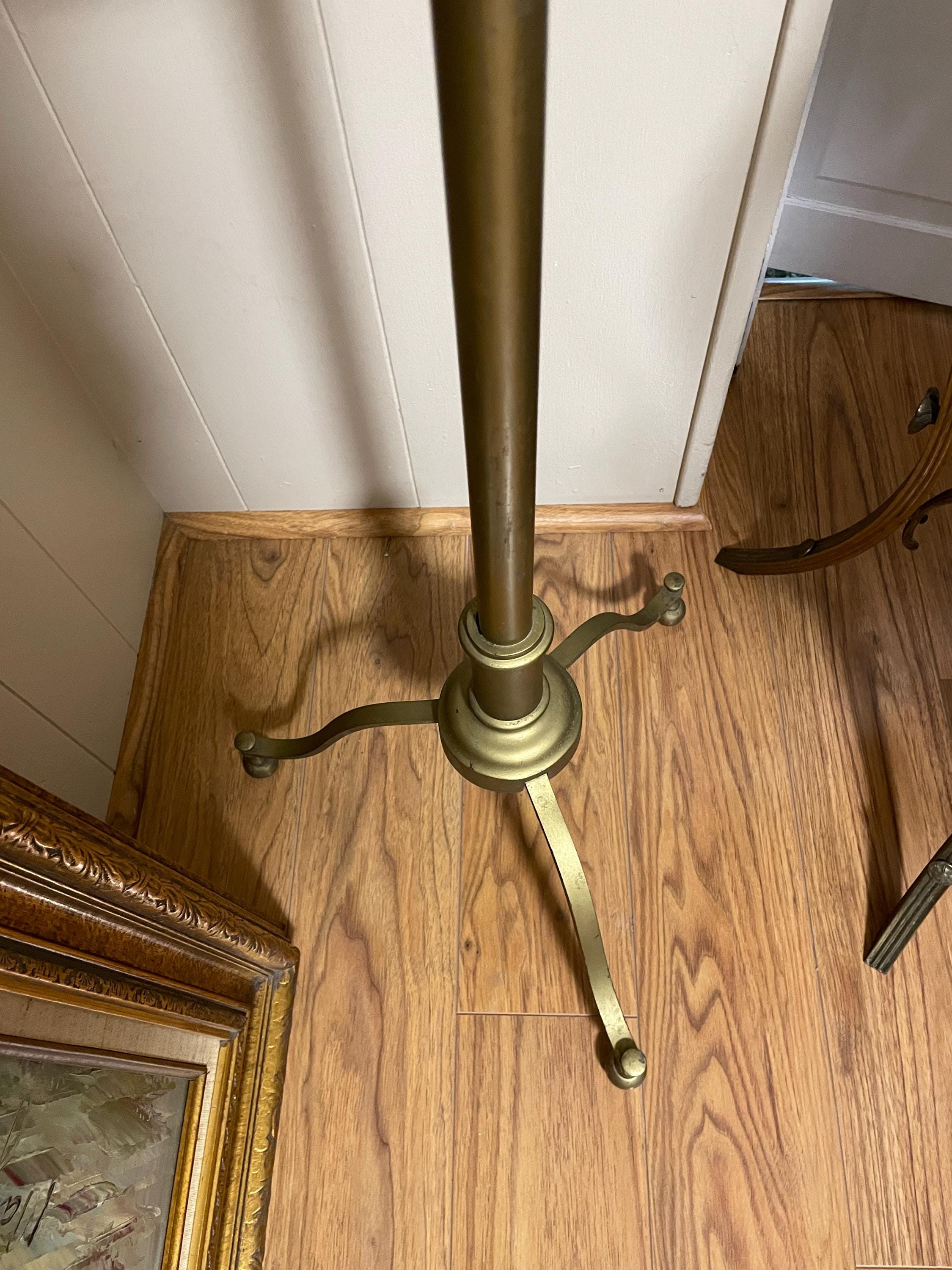 Antique Brass Standing Vanity Mirror Electric Candelabra Floor Lamp Victorian Boudoir Light Fixture Oval Mirror Candle Holder Light Decor