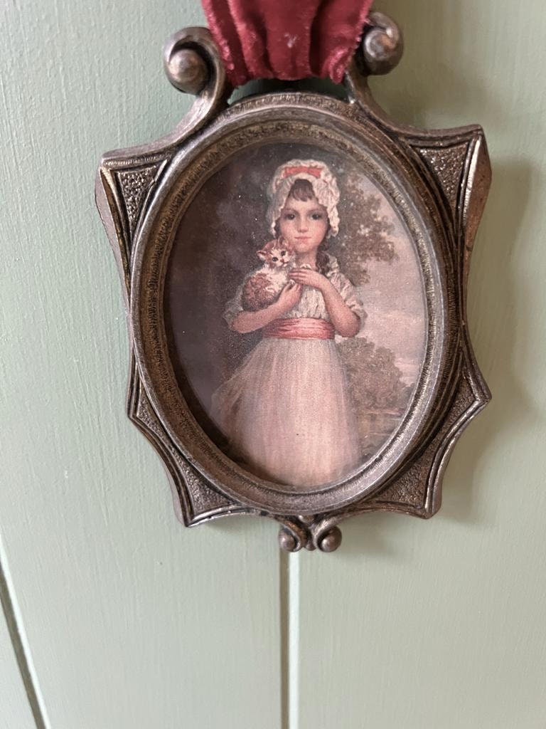 Victorian Style Velvet Ribbon Hanging Medallion Framed Portrait Girl Holding Cat Antique Style Wall Art Romantic Vintage Miniature Decor