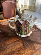 Vintage Porcelain Sadler Collectible  Teapot.Queen Elizabeth And Duke Of Wellington.