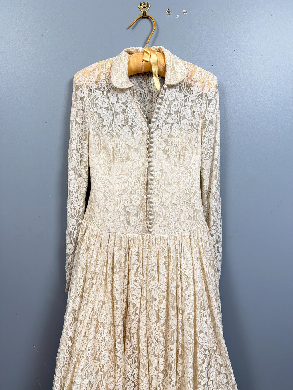 Antique Edwardian Lace Wedding Dress – High Neck Long Sleeve Bridal Gown (c.1910–1925)