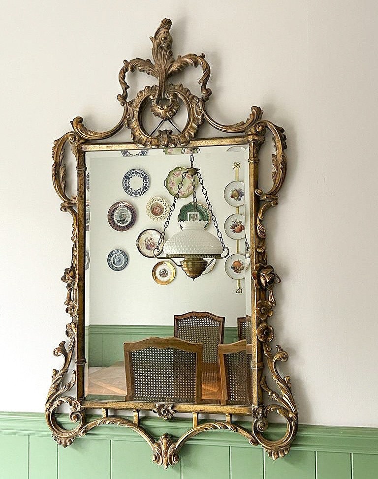 Baroque Style Gold Wall Mirror Rococo Design French Antique Style Scroll Leaf Motif Heavy Ornate Frame Entryway Accent Vintage Decoration