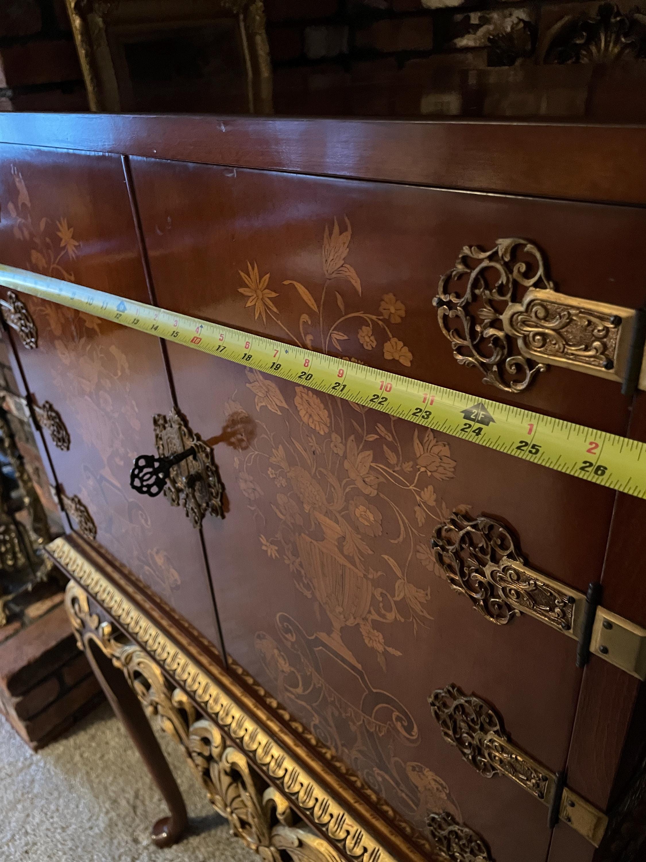 Vintage Brass Hinges French Style Accent Cabinet Floral Inlay Cabinet on Ornate Gold Gilded Table  Drink Cabinet Home Decoration Furniture