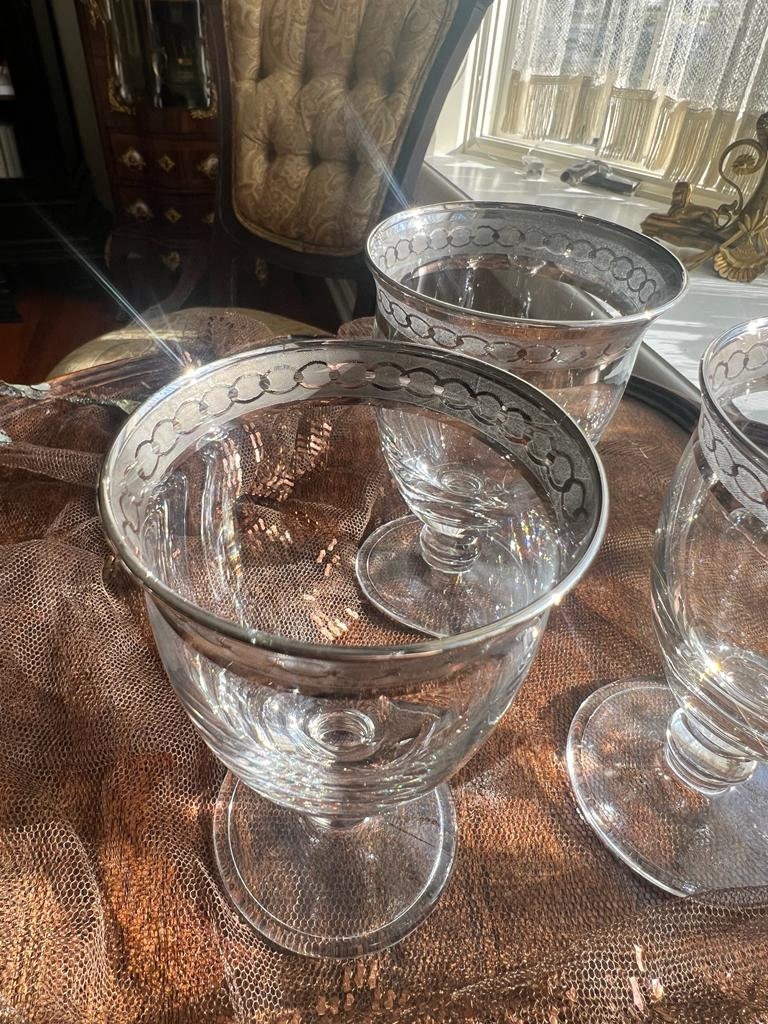 Vintage Silver Rimmed Water Goblets Set Elegant Clear Glass Footed Cups Classic Mid Century Barware Wedding Dinner Display Collection